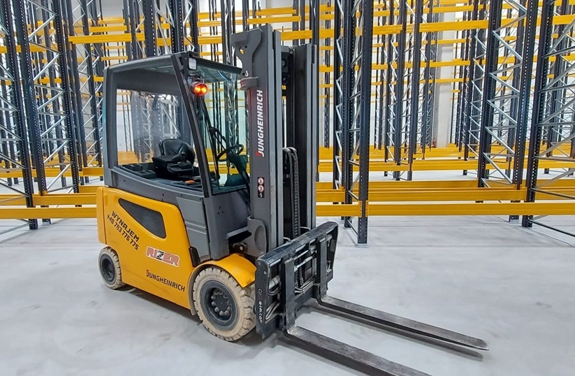 Wózek widłowy – 5m Elektryczny JUNGHEINRICH EFG 430k